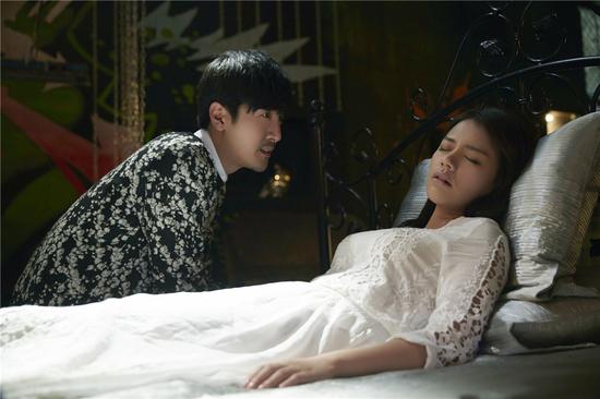 张鲁一、马思纯《他来了，请闭眼》剧照