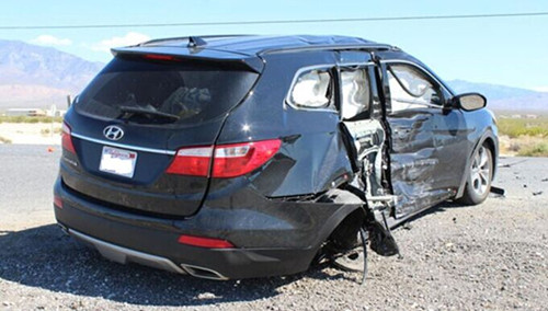 中国游客全家赴美旅游遭车祸 致一死多伤