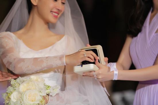 黄晓明为baby设计婚戒童话婚礼只为不留遗憾