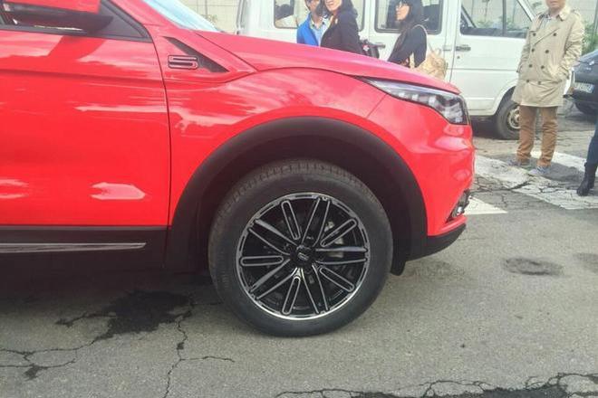 观致5 SUV米兰首秀 明年初正式上市