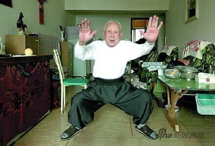 目前他非常担心小偷的伤势