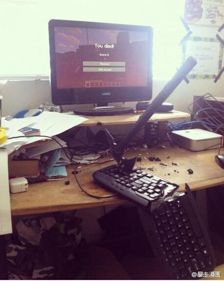 怒砸键盘!