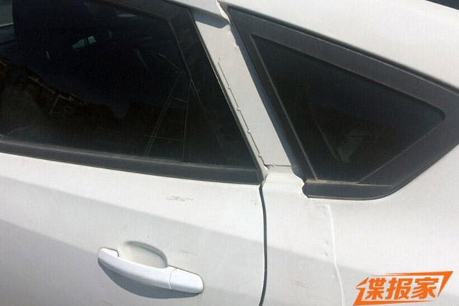 测试车在C柱部分进行了加长