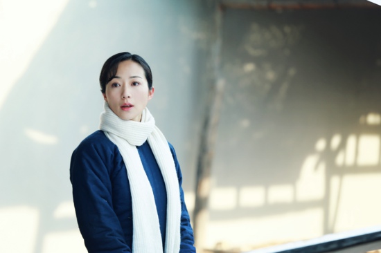 《巨浪》开播 韩雪演绎红色爱情