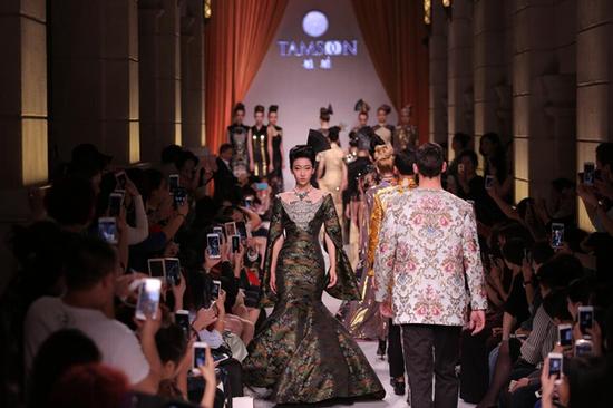 上海高级定制周 “玉鸟流苏”谈颂TAMSOON定制发布