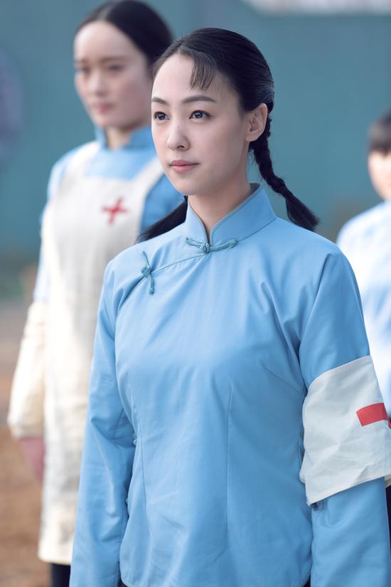 巨浪开播袁晓旭变身战争版女文青