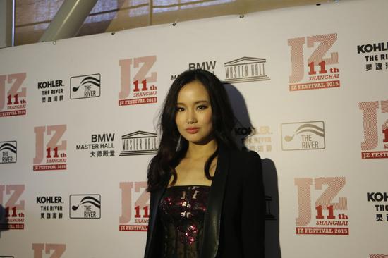 黄龄参加爵士音乐节