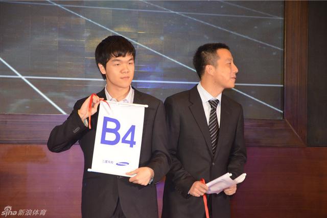 古力和柯洁(资料图)