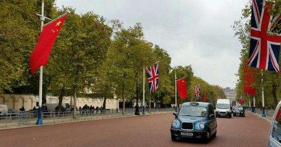 梁振英网志中的配图