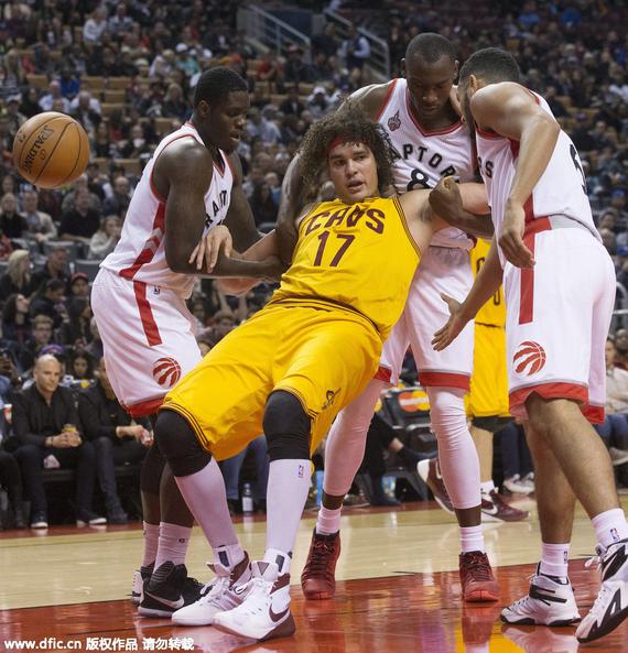 三人才敢扶起来