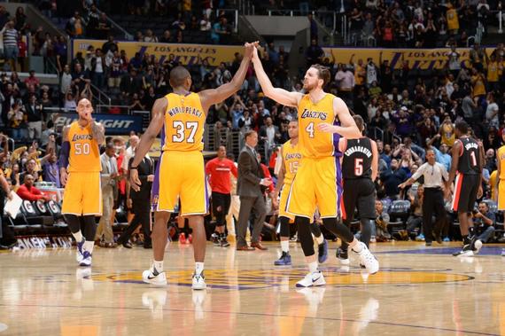 凯利和慈世平庆祝