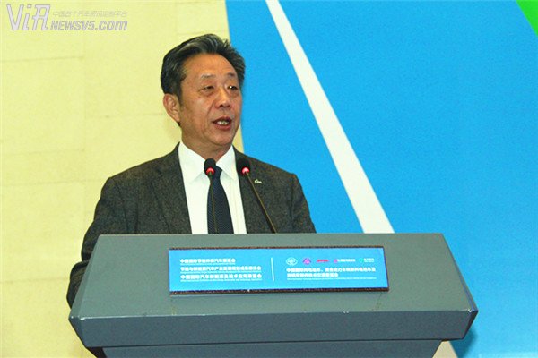 中国汽车工业协会常务副会长兼秘书长董扬致辞