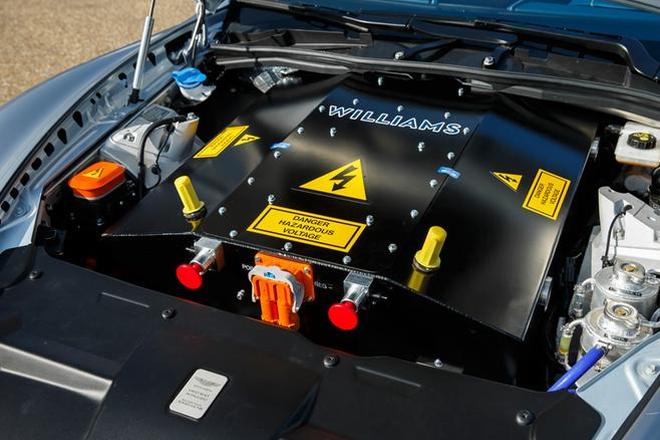 阿斯顿·马丁DB10、RapidE添彩主席访英