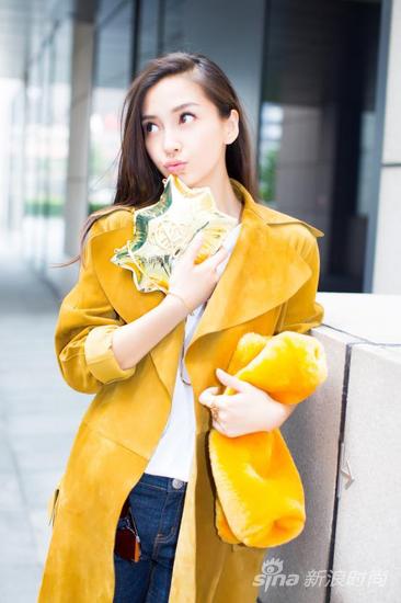 angelababy亲吻气球包出镜fb有范儿2015