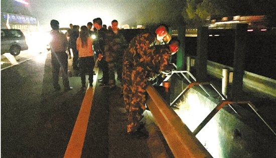 宁波最大美容机构女老板高速追尾，没有受伤，坐在护栏上却不慎坠河遇难