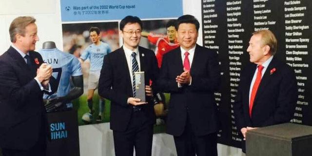 习近平访曼城会见继海阿圭罗