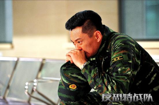 王斑饰厉剑锋