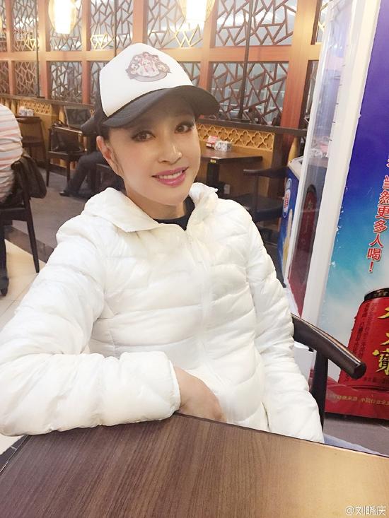 刘晓庆吐槽机场面条太贵