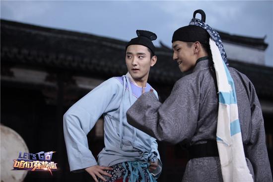 《穿越》郑义门时装秀