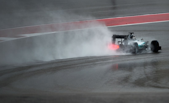 梅赛德斯车队汉密尔顿在第3次练习赛中