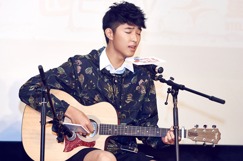 《一年级·大学季》左溢深情演唱原创歌曲
