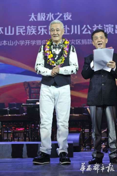 乐团的102名成员,乐团成员平均年龄62岁,年龄最大的赵虎起已75岁高龄