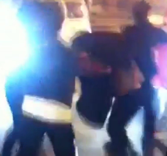 　　现场打人画面 图片来自视频截图