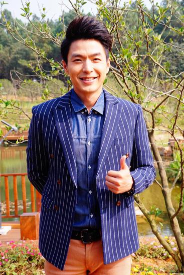 李威避谈追姚笛已回应过目前专心工作