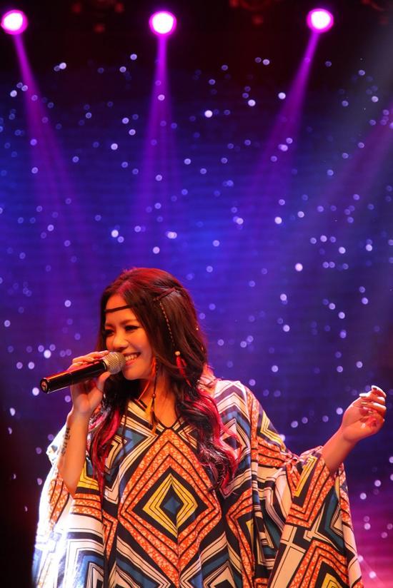 站上舞台而绽放光芒的张惠春