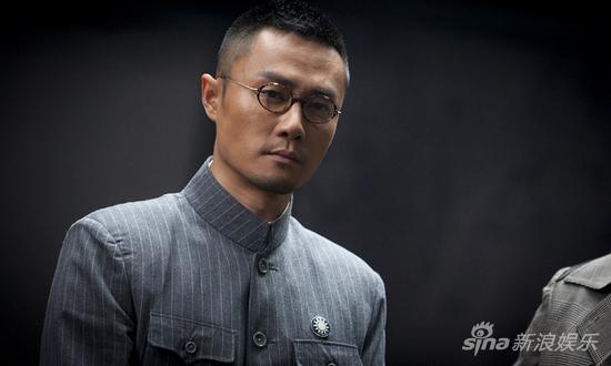 《锋刃》中单挑黄渤时的鲁莽,在《最后一战》中,化身"笑面虎"韩文龙