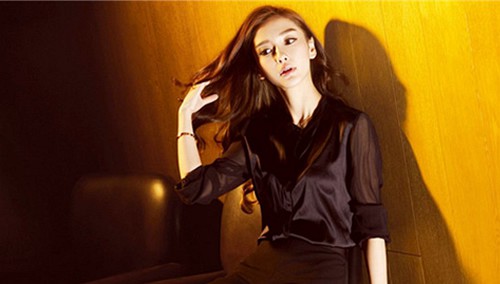 刚刚和“黄教主”缔结连理的著名娱乐明星杨颖(Angelababy)也成立了创投基金AB Capital，首批投资合作项目为洋码头和 Hey Juice。AB Capital方面透露，Angelababy会结合自身的工作，与投资的项目形成战略营销联盟。因此在项目的选择上，AB Capital将是完全开放式的，但更侧重于关注新女性生活方式的创业公司。