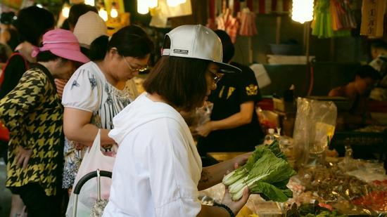 平凡生活中的张惠春