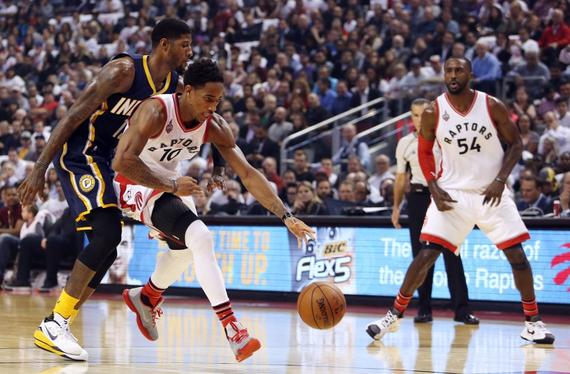 猛龙主场拿下赛季首胜