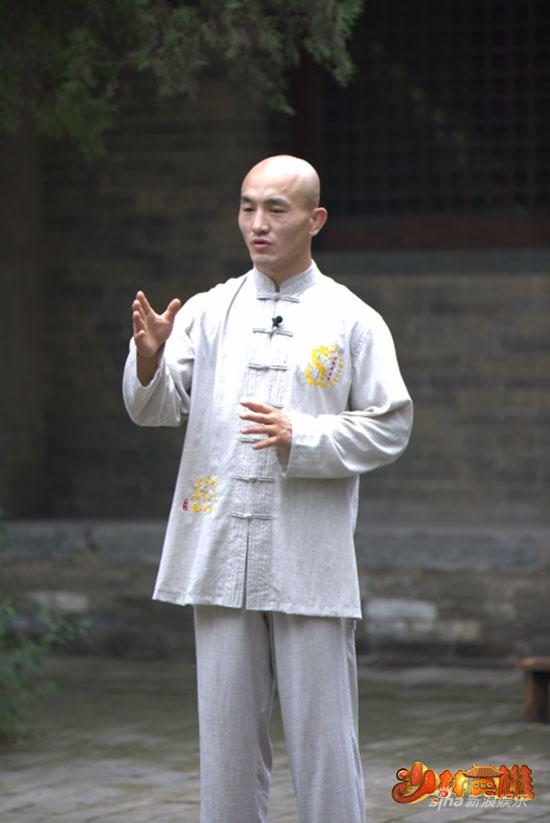 《少林英雄》一龙重回少林寺遭小和尚群殴