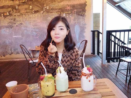 专访"小姨妈"邓家佳:左手金鸡,右手百花