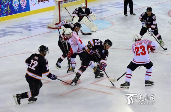 10月29日，上海队（黑）和香港队（白）比赛现场。