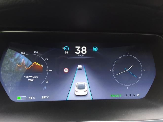 特斯拉7.0系统升级有啥 自动驾驶靠谱吗？