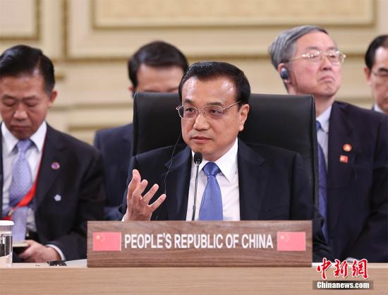  11月1日，中国国务院总理李克强出席在韩国首尔举行的第六次中日韩领导人会议。这是中日韩领导人会议时隔三年半后重启 。 中新社记者 刘震 摄  