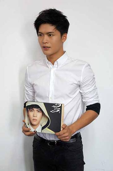 宁桓宇广州签唱专辑 谈郁可唯显暧昧(图)