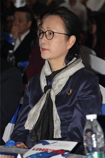 著名艺术表演家奚美娟