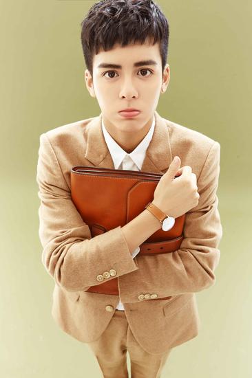 曾舜晞首登大刊封面鲜漾少年暖萌男友力爆棚