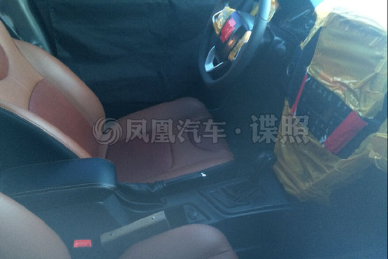 纳智捷3路试谍照曝光 预计明年上市