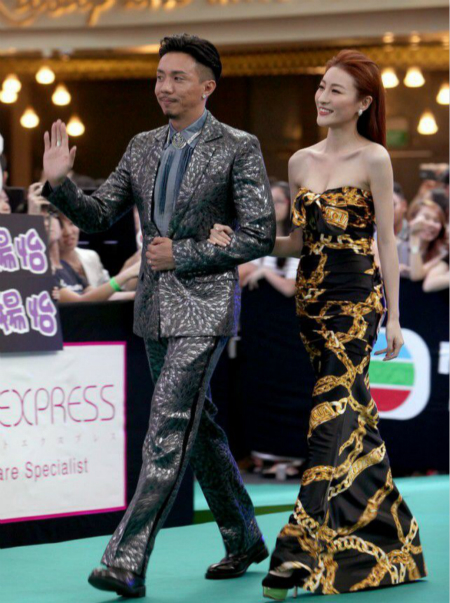 林夏薇抹胸裙装现身