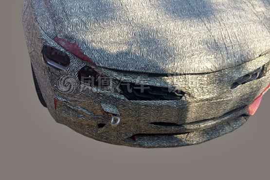 纳智捷3路试谍照曝光 预计明年上市