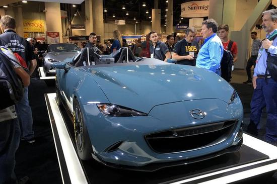 性感尤物一箩筐！围观SEMA改装车展