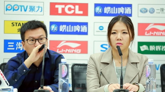 江苏肯帝亚总经理史琳杰(图左)被篮协禁赛3场