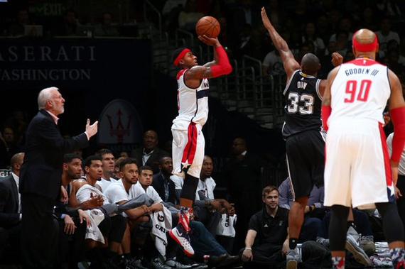 比尔三分绝杀马刺