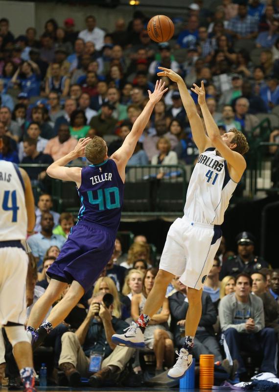 黄蜂客场蜇伤小牛