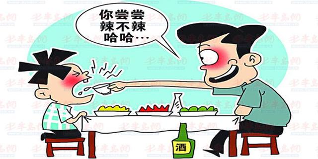 悲剧！2岁儿子被哥们灌酒致死