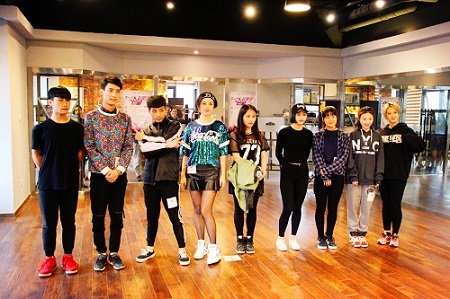 "华唱偶像天团"杭州站选手舞技惊人